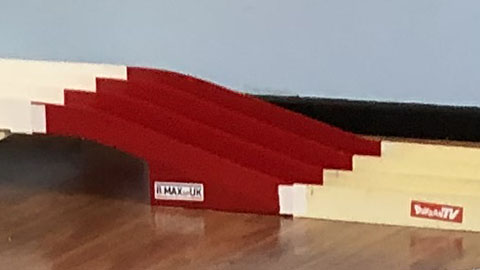Picture of a Tamiya Mini 4WD 3 lanes junior circuit slope down obstacle